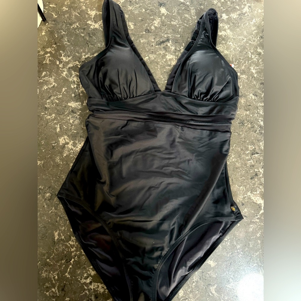 New With Tags La Vie en Rose One Piece Swimsuit